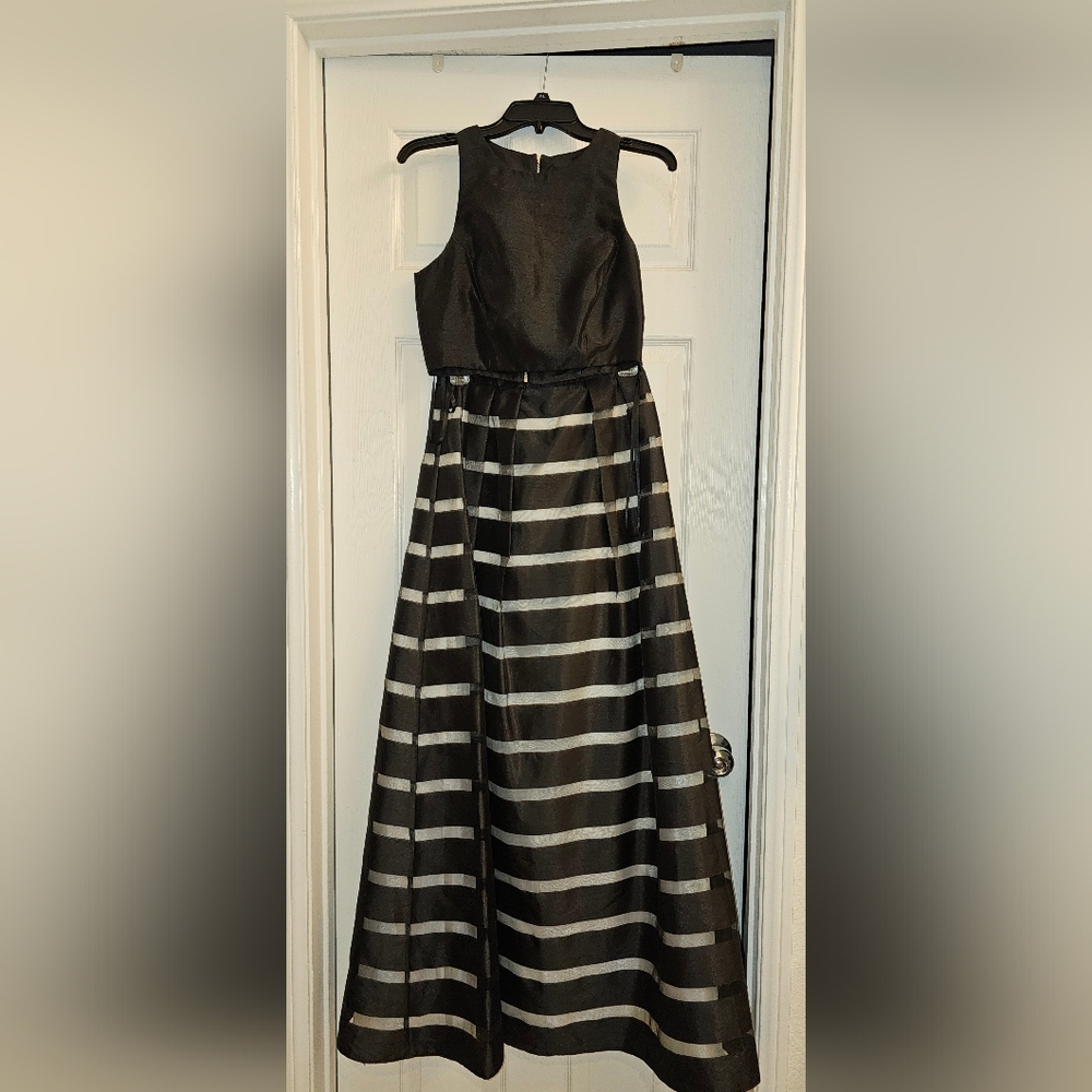Xscape

Two Piece Prom Crop Top with Striped Satin Skirt Size 6